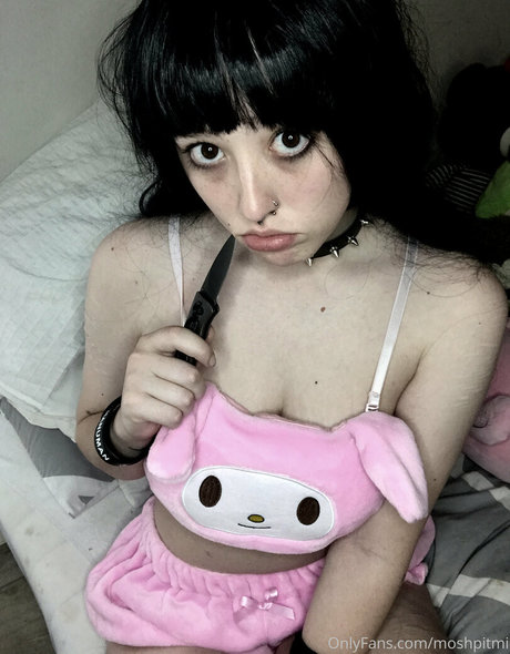 Moshpitmi pornstar pic