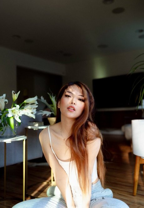 Tch0m model art photos