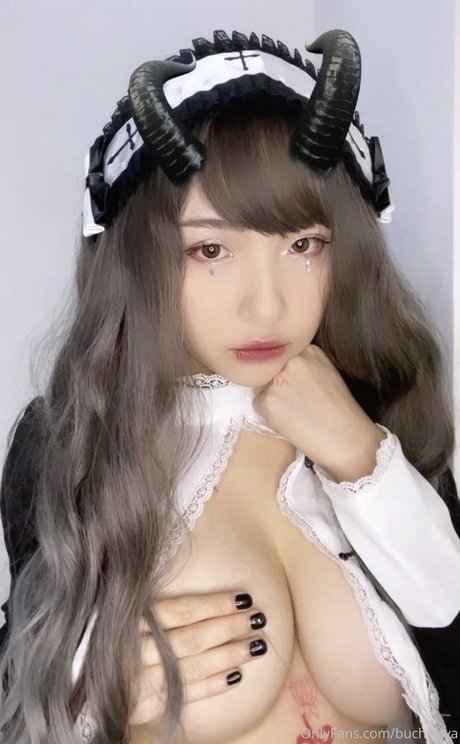 b saya naked star pictures