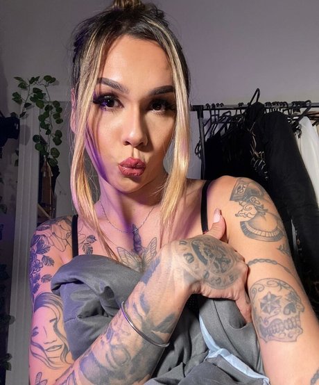 bruninhatgirl exclusive model photos