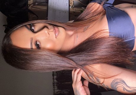 bruninhatgirl pornstar nudes photo