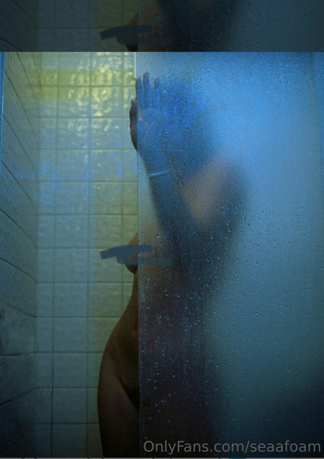 Aina loves adult star pics