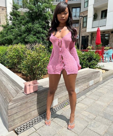 Daalischus model exclusive galleries