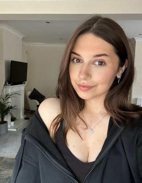 Harrie Silver pretty pornstar gallery