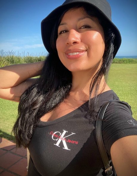 naughty skull star top image