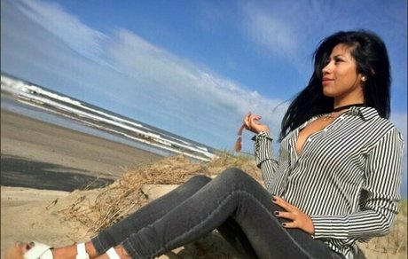 naughty skull beautiful model pics