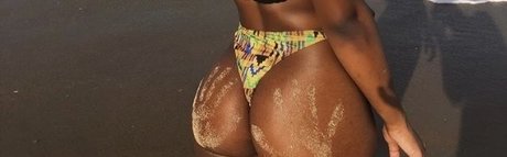 FineAssYonna model sexy archive