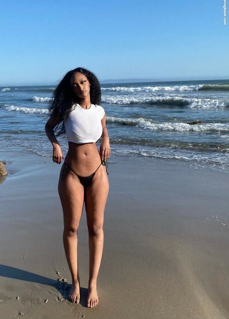 Solaya Ismail pretty star images