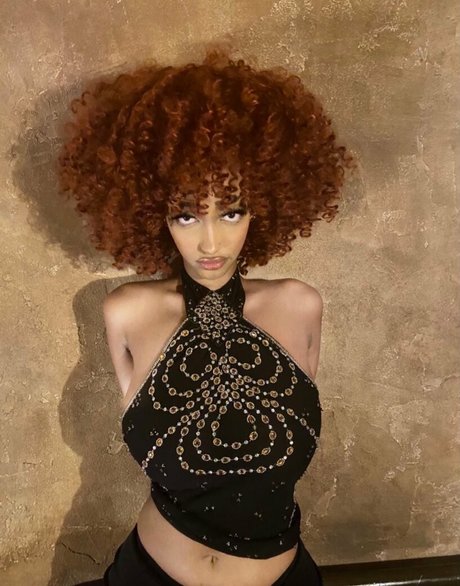 Solaya Ismail model free pic