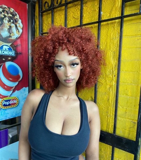 Solaya Ismail adult model image