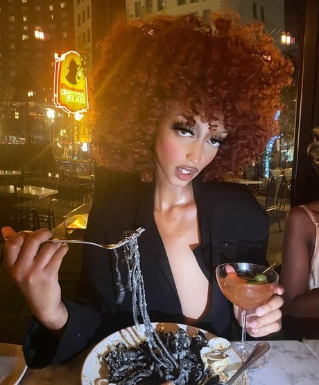 Solaya Ismail star pornographic image