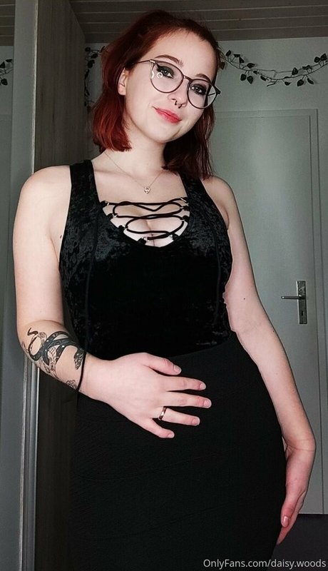 daisy woods adult model img