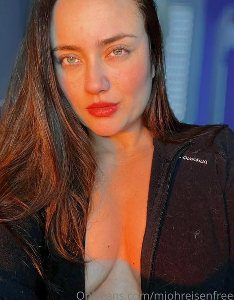 mjohreisenfree beautiful model image