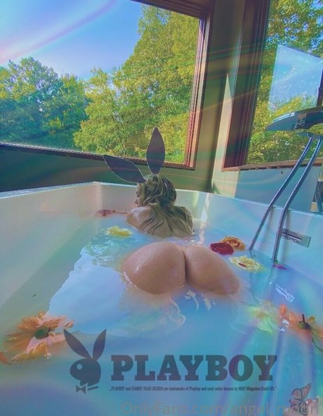 Angel Moon model naked pic