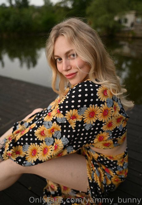 yammy bunny model sexy photo