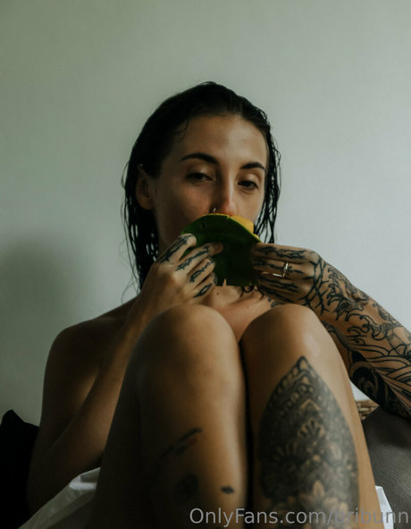 bribunn naked actress img