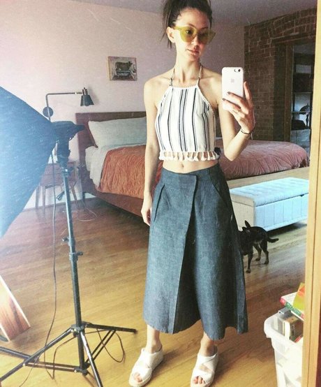 Kimiko Glenn star sexy pictures