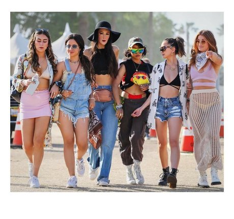 Kimiko Glenn beautiful pornstar img