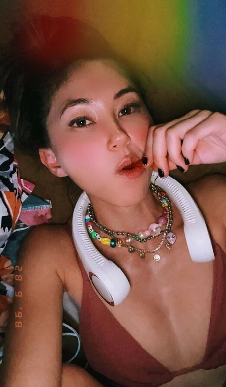 Kimiko Glenn pornographic actress photos