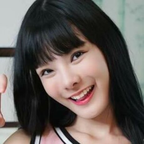 Beeko Pinknavy model beautiful pic