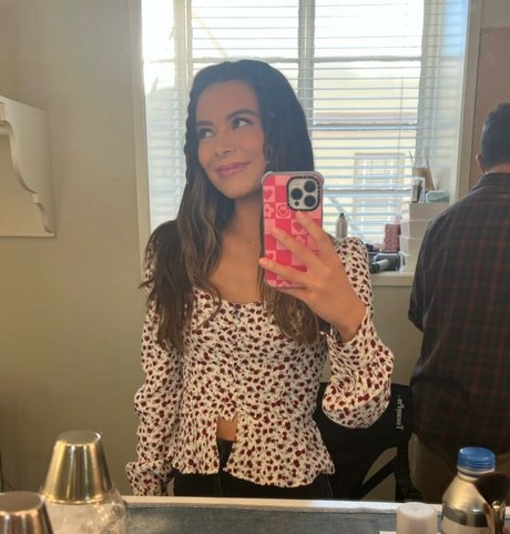 Miranda Cosgrove star erotic photo