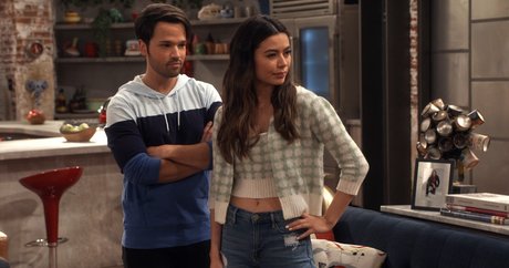 Miranda Cosgrove exclusive model img