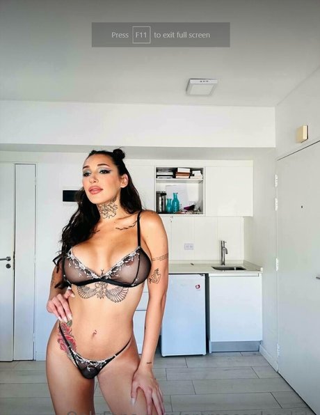 Emma Lusicich art model archive