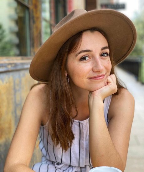 Sarah Lavender model best photos