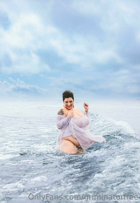 griminatorfree model erotic photo