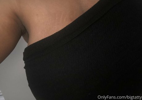 bigtatty nude model picture