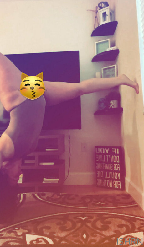 Ishrn pretty actress pic