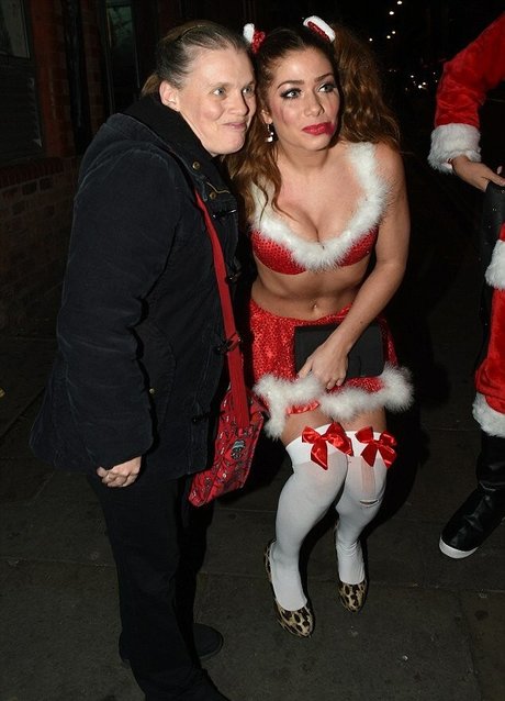 Nikki Sanderson model nice photos