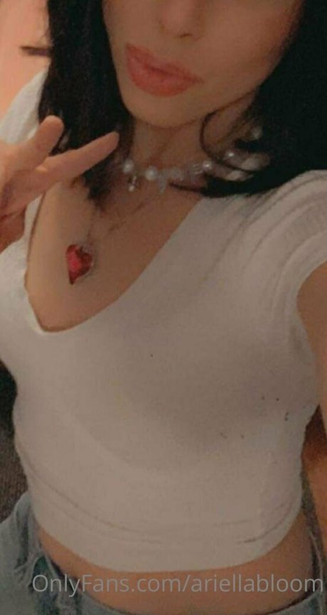 ariellabloom model erotic pic