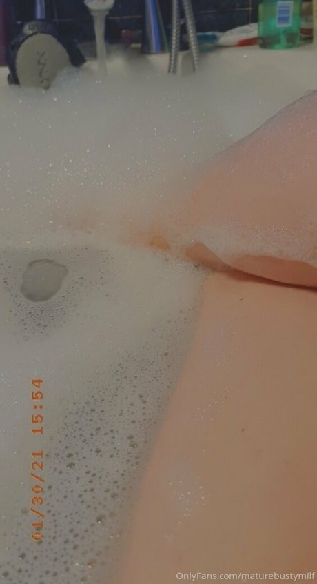 maturebustymom best actress photos