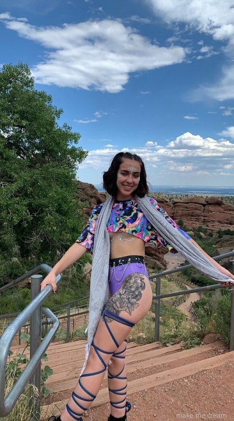 rhyrhyie model art img