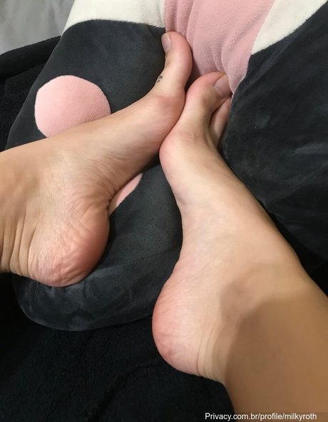 Milkyroth model porn pics