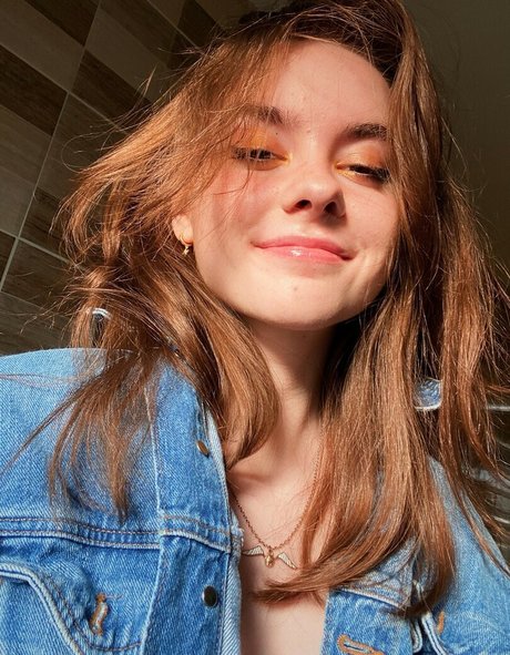 Laura Anne pornographic actress photo