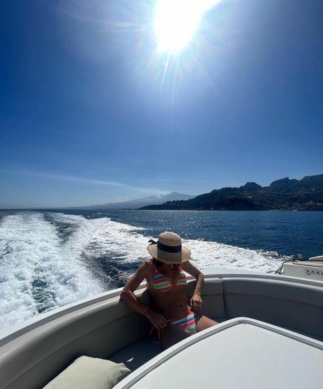 Sthefany Brito model sexy pic