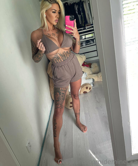 Deminecka perfect pornstar pics