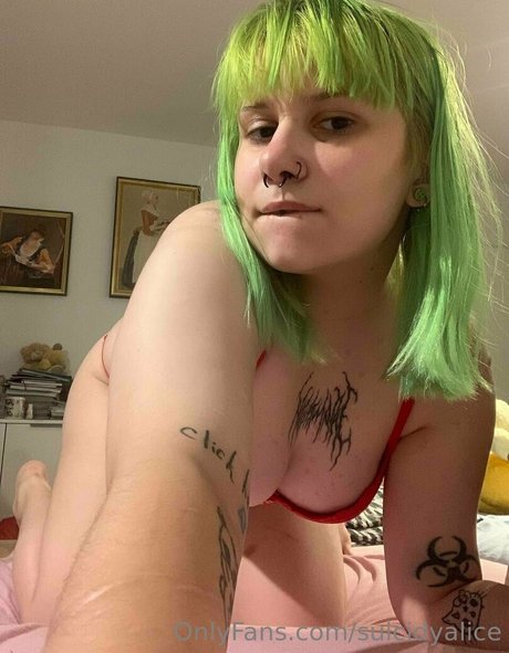 suicidyalice model hd pic