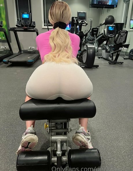 dezzywaifuu star art pics