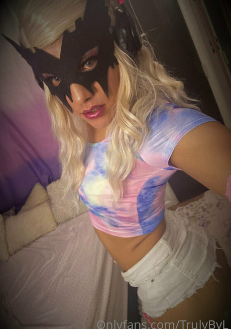 trulybyl model sexy pics