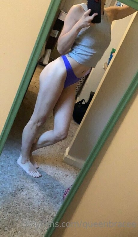 queenbracee hot star pic