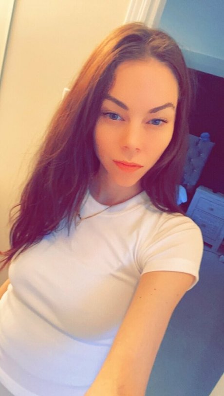 bellapetitewifey pornstar hd pic