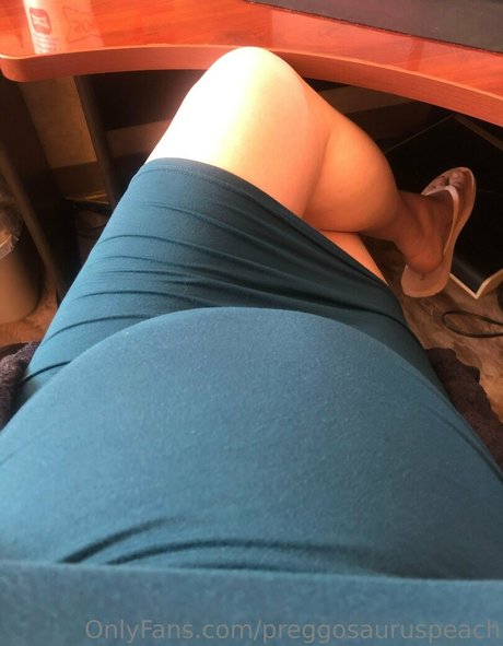 preggosauruspeach model pretty pic