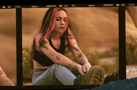 Bea Miller pretty star image