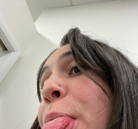 Bea Miller art star photos