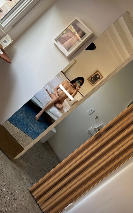 Helloitslynne hot pornstar img