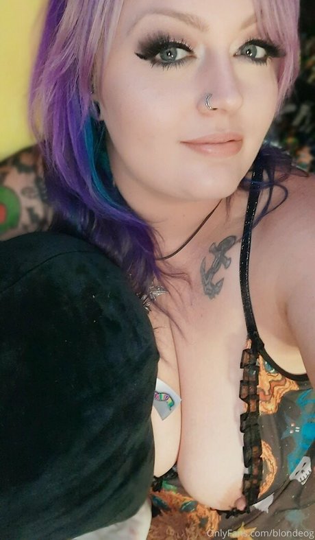 blondeog nude model pics