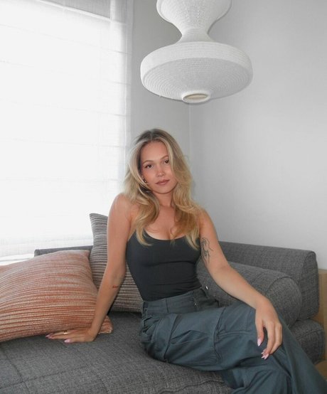 Kelli Berglund model picture